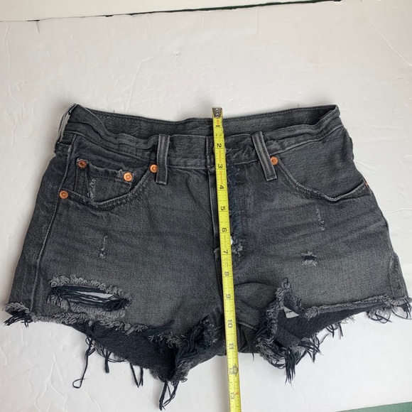 Levi’s gray/ black jean shorts - Picture 7 of 7